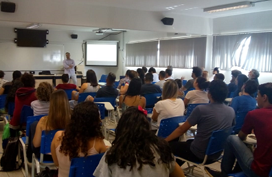 Alunos das turmas de Engenharia assistiram à apresentação do professor Frederico